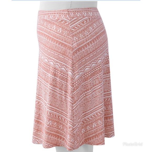 Salmon Tribal Pattern Pleated Mini Knit Skirt - Picture 3 of 4